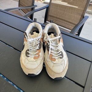 Nike Air Max Sneakers Women’s Size 8.5 Beige Tan Black Running Shoes